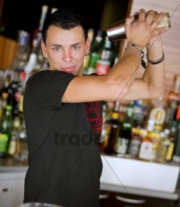thumb-barman-cocktail.jpg